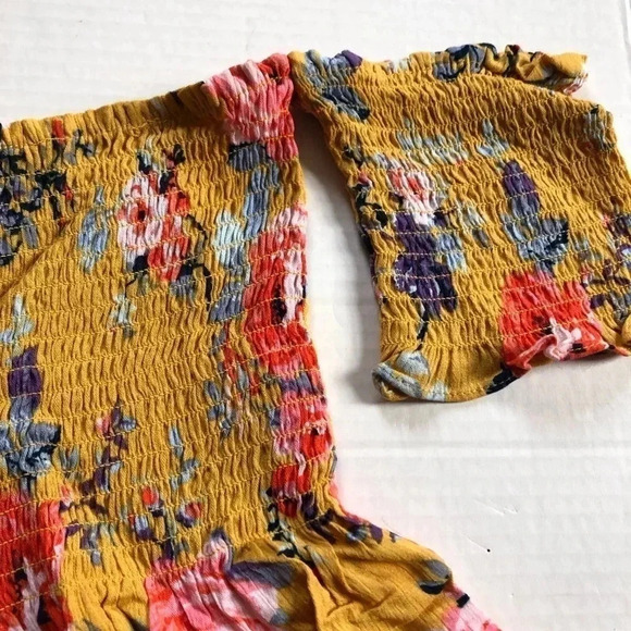 Off Shoulder Floral Top - Picture 3 of 11